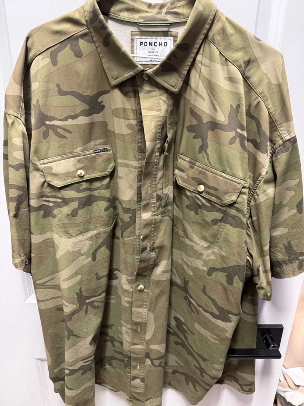 Poncho Men’s Camouflage Short-Sleeve Button-Down Shirt - Green Camo - Picture 1 of 7